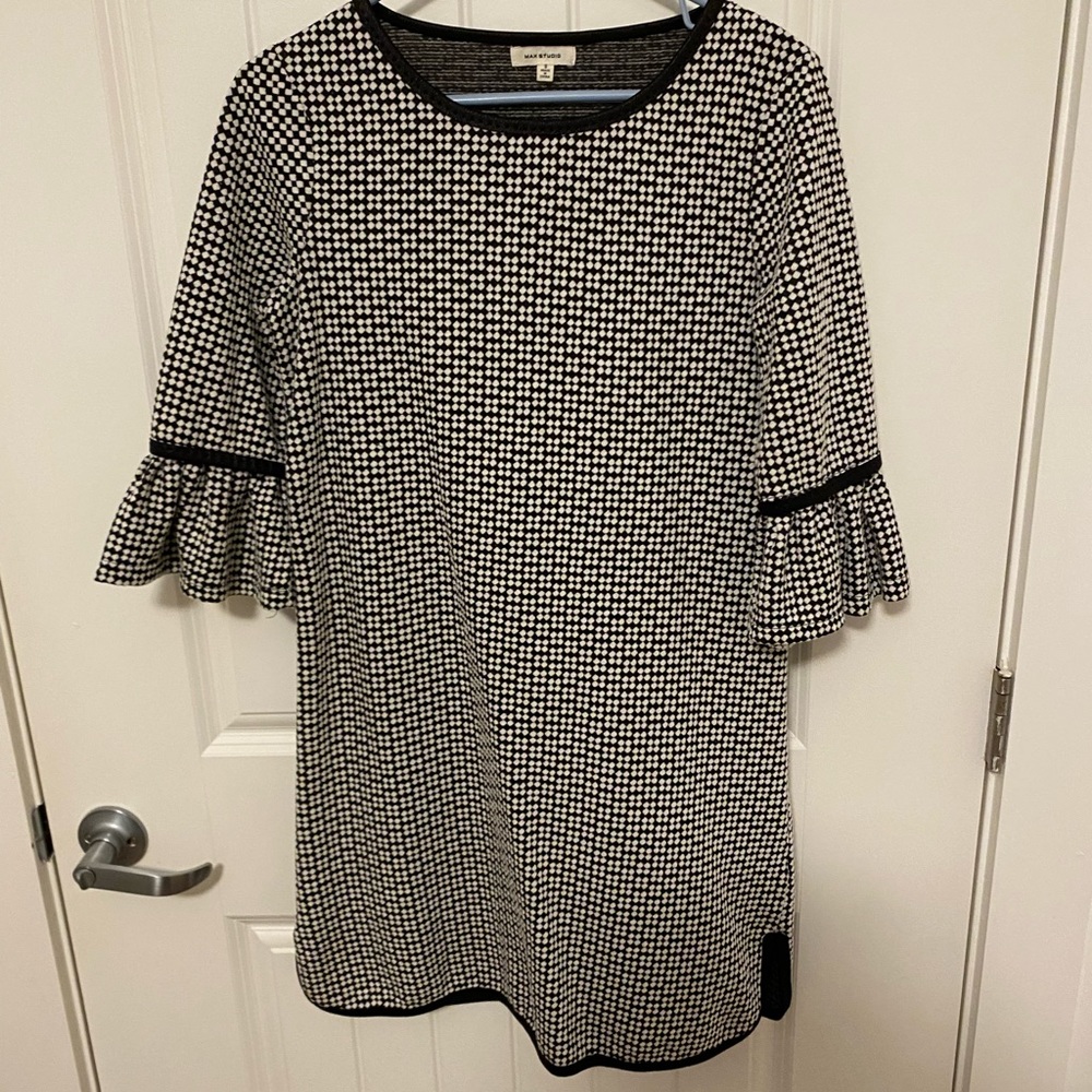 Black and White Dress . Size S 1/4 sleeves